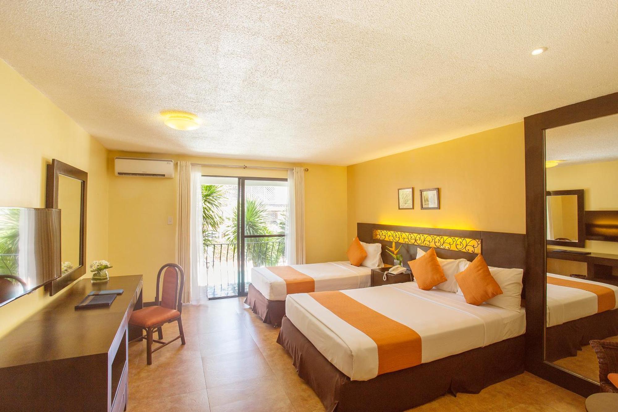 Montebello Villa Hotel Себу Экстерьер фото