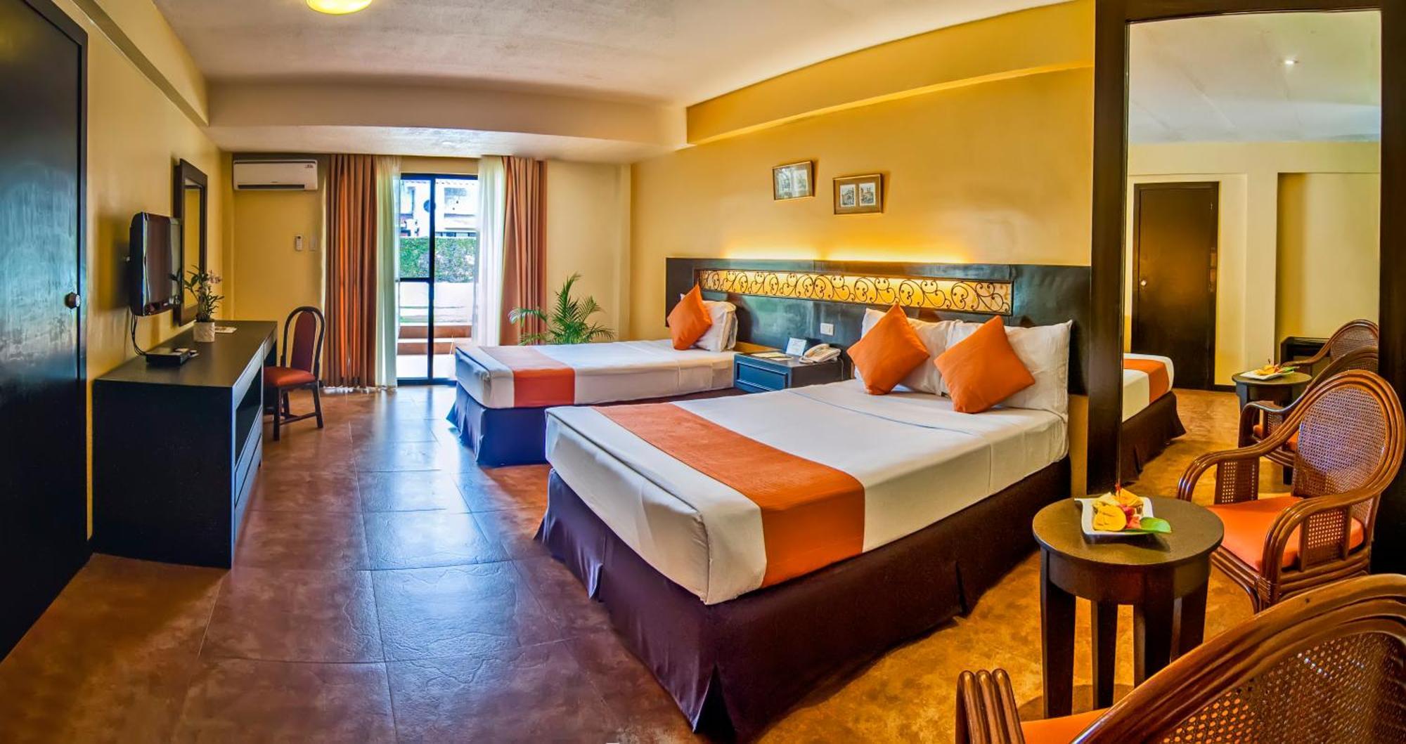 Montebello Villa Hotel Себу Экстерьер фото