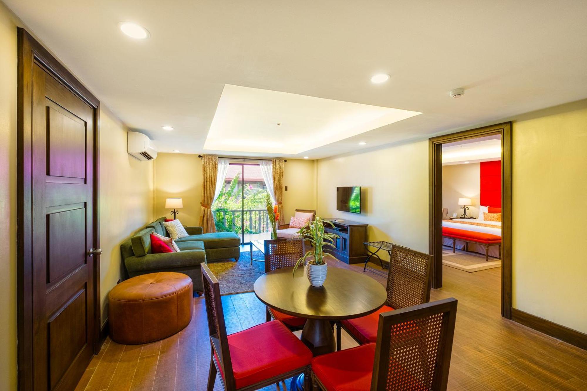 Montebello Villa Hotel Себу Экстерьер фото